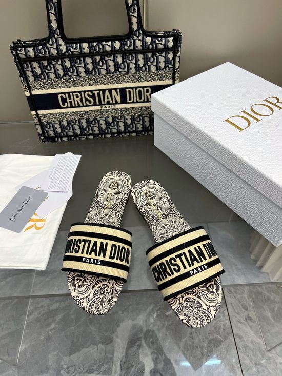 Christian Dior High-Quality Embroidered Flat Toe Sandals