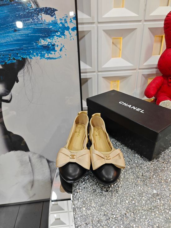 Chanel Comfortable Pearl Leather Flat Shoes with Buckle