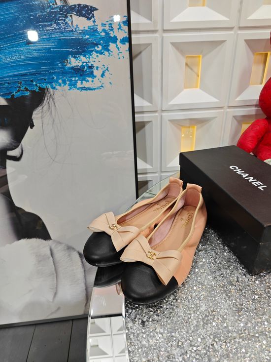Chanel Comfortable Pearl Leather Flat Shoes with Buckle