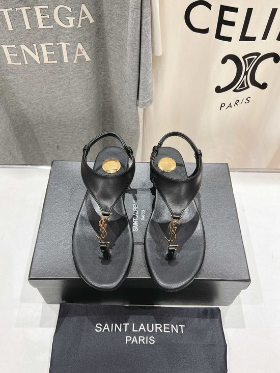 Yves Saint Laurent Sleek Genuine Leather Thong Flat Sandals