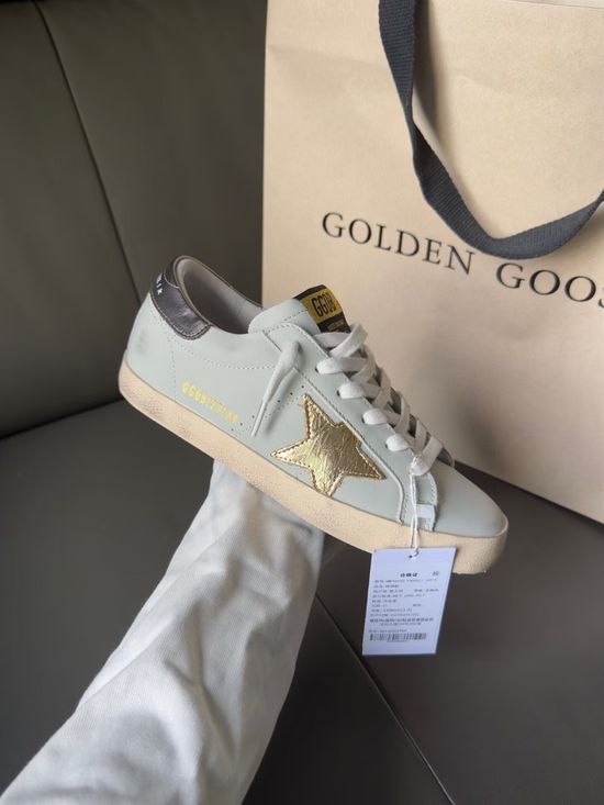 Golden Goose Classic Distressed Casual Sneakers Comfortable Lined Daily Wear Shoes