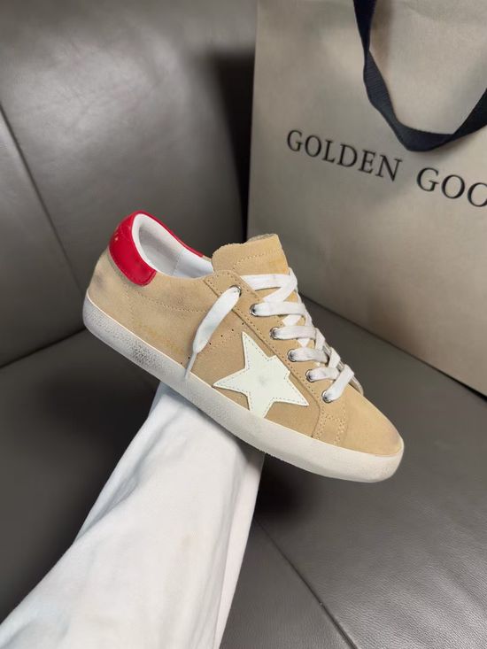 Golden Goose Premium Vintage Distressed Comfortable Fashion Sneakers with Lifting Insole