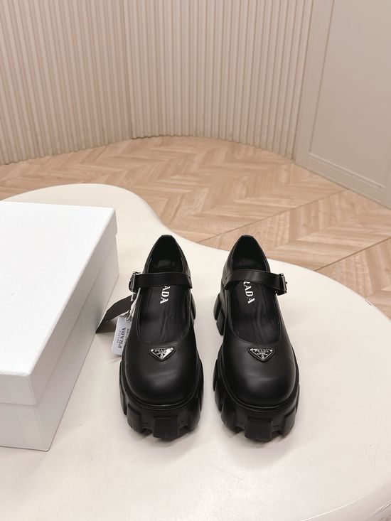 Prada Vintage Mary Jane Shoes Thick Sole Comfortable Leather Footwear