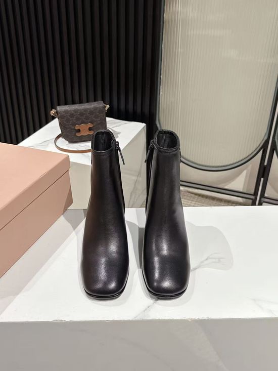 Miu Miu Vintage Distressed Ankle Boots Durable Leather Upper