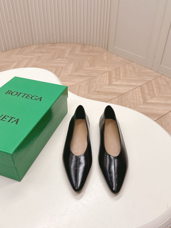 Bottega Veneta Pointed Toe Leather Flats Comfortable Lining Premium Sole Office Shoes