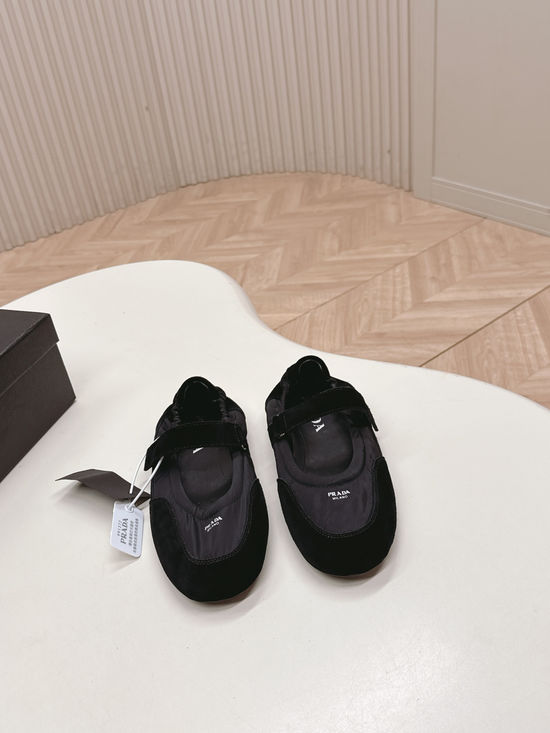 Prada Comfortable Lace-up Mary Jane Flats Soft Rubber Sole
