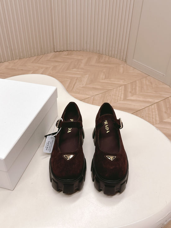 Prada Vintage Mary Jane Shoes Thick Sole Comfortable Leather Footwear