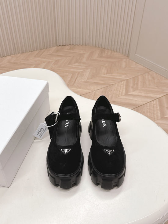 Prada Vintage Mary Jane Shoes Thick Sole Comfortable Leather Footwear