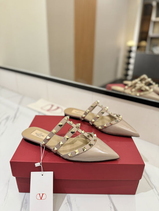 Valentino Classic Pointed Toe Rivet Flat Slippers Premium Quality