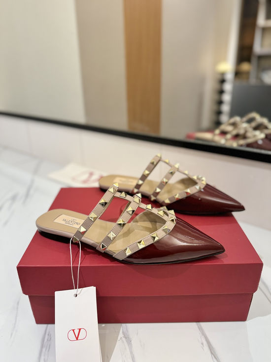 Valentino Classic Pointed Toe Rivet Flat Slippers Premium Quality