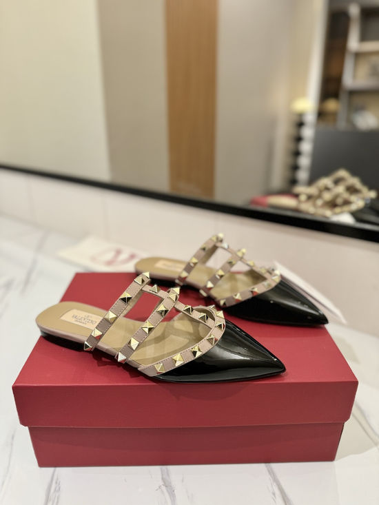 Valentino Classic Pointed Toe Rivet Flat Slippers Premium Quality