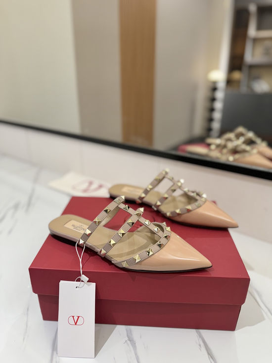 Valentino Classic Pointed Toe Rivet Flat Slippers Premium Quality