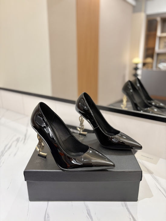Yves Saint Laurent Elegant Patent Leather High Heels With Premium Leather Sole