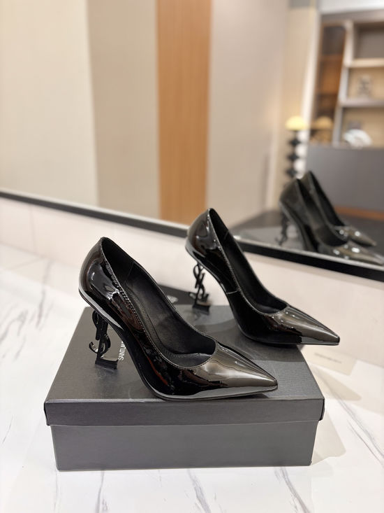 Yves Saint Laurent Elegant Patent Leather High Heels With Premium Leather Sole