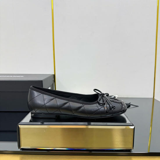 Chanel Elegant Contrast Toe Leather Ballet Flats