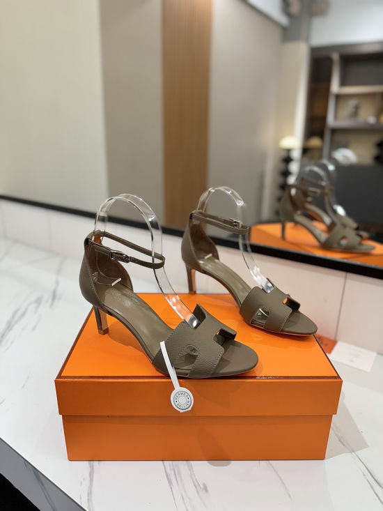 Hermes Elegant Palm Grain Leather Mid Heel Dress Shoes