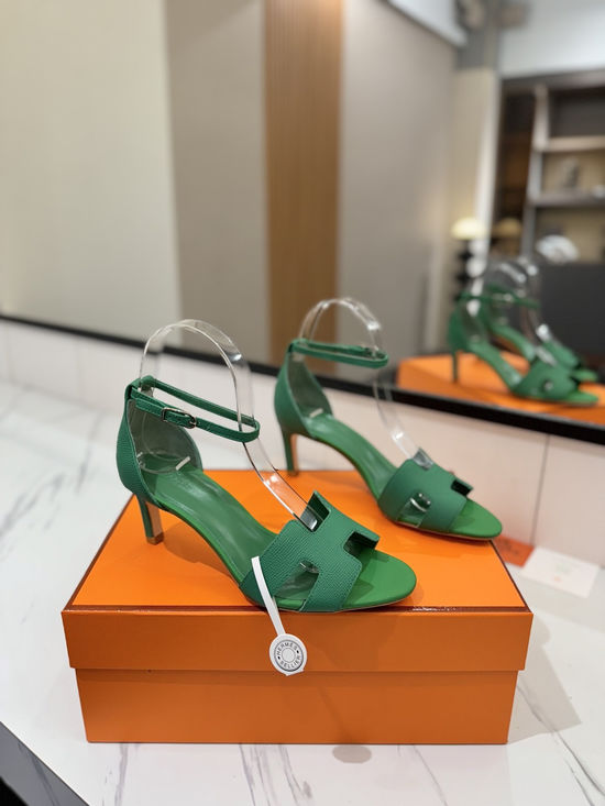 Hermes Elegant Palm Grain Leather Mid Heel Dress Shoes