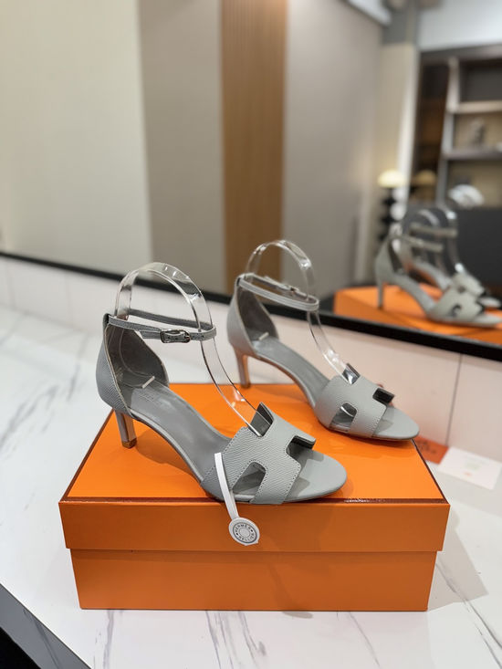Hermes Elegant Palm Grain Leather Mid Heel Dress Shoes