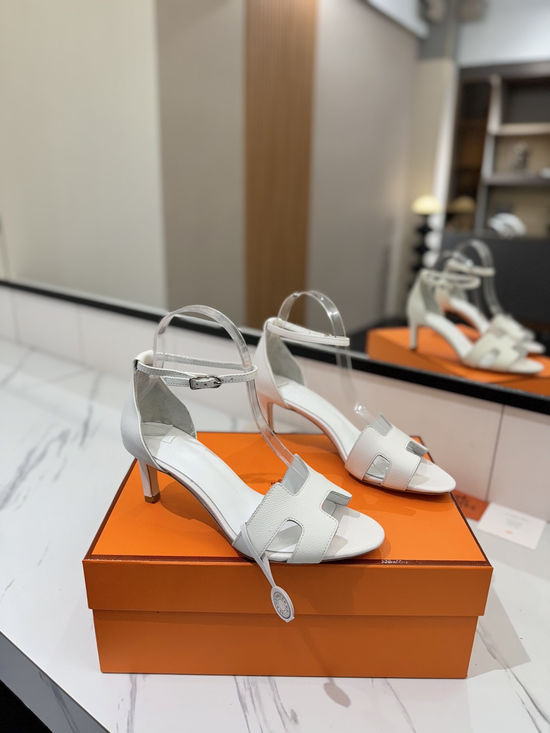 Hermes Elegant Palm Grain Leather Mid Heel Dress Shoes