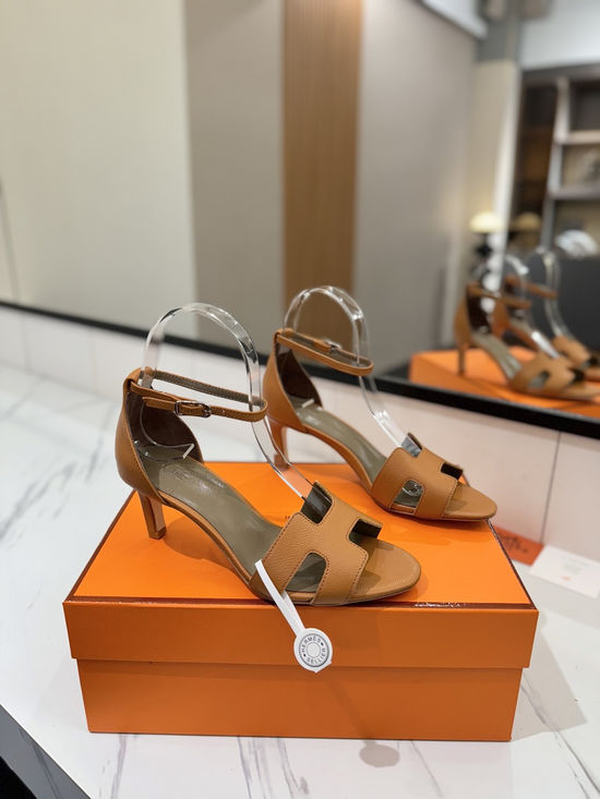 Hermes Elegant Palm Grain Leather Mid Heel Dress Shoes