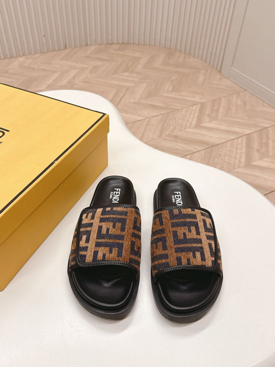 Fendi Wide Strap Non-slip Comfortable Casual Beach Slide Sandals