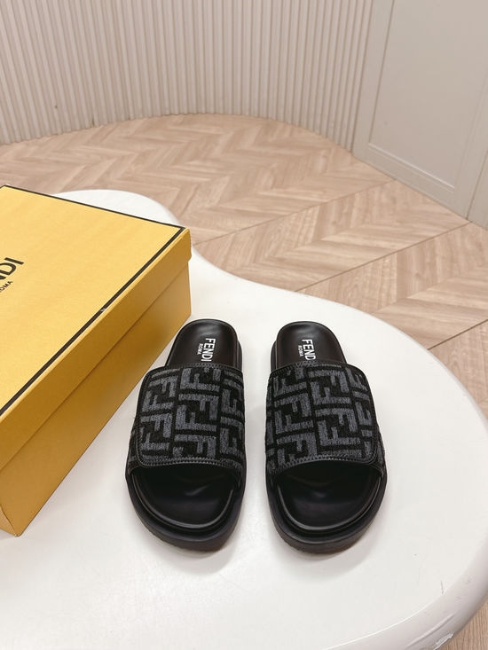 Fendi Wide Strap Non-slip Comfortable Casual Beach Slide Sandals