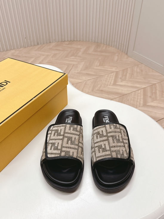 Fendi Wide Strap Non-slip Comfortable Casual Beach Slide Sandals