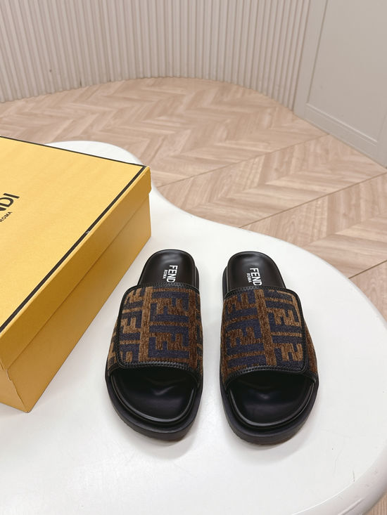 Fendi Wide Strap Non-slip Comfortable Casual Beach Slide Sandals