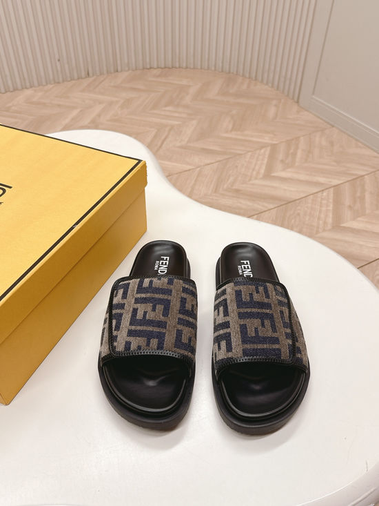 Fendi Wide Strap Non-slip Comfortable Casual Beach Slide Sandals