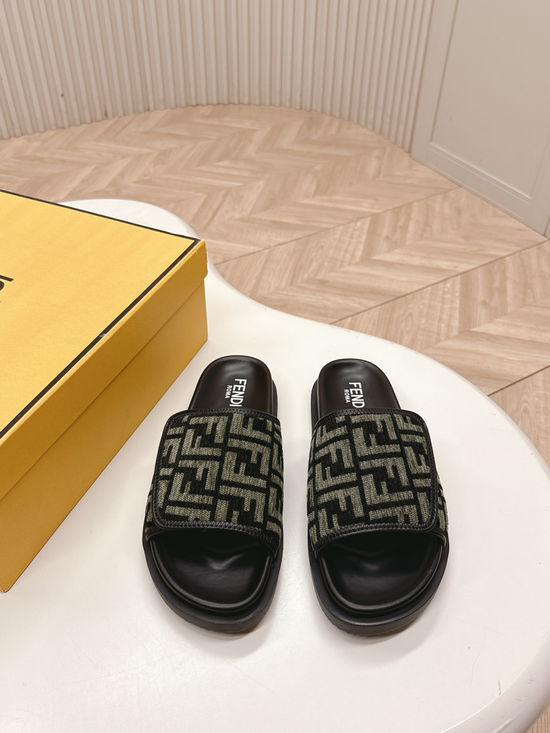 Fendi Wide Strap Non-slip Comfortable Casual Beach Slide Sandals