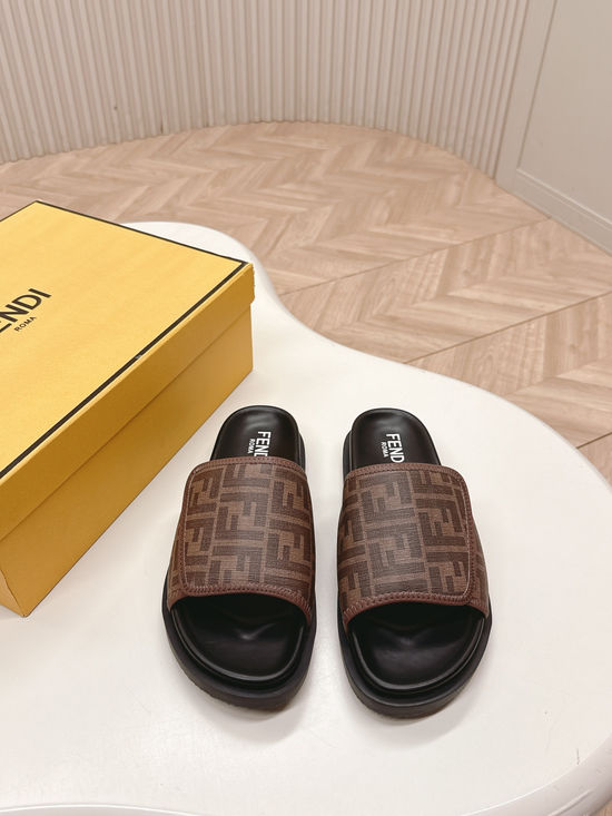 Fendi Wide Strap Non-slip Comfortable Casual Beach Slide Sandals