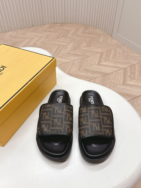Fendi Wide Strap Non-slip Comfortable Casual Beach Slide Sandals