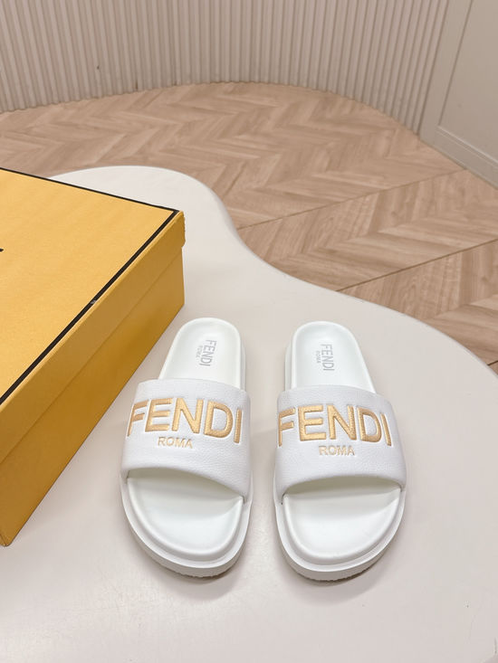 Fendi Wide Strap Non-slip Comfortable Casual Beach Slide Sandals