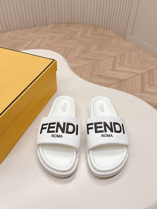 Fendi Wide Strap Non-slip Comfortable Casual Beach Slide Sandals