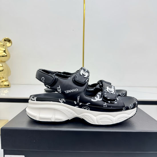 Chanel Soft Leather Upper Comfortable Casual Beach Slides