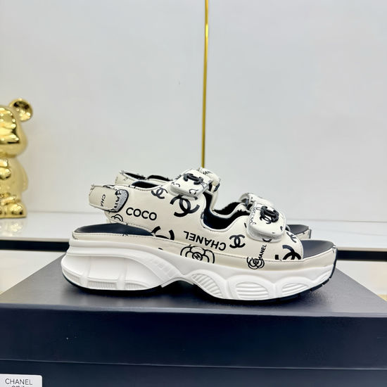 Chanel Soft Leather Upper Comfortable Casual Beach Slides