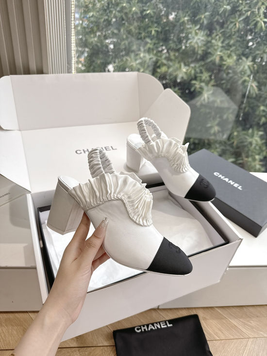 Chanel Comfortable Leather Slingback Flats For Daily Wear