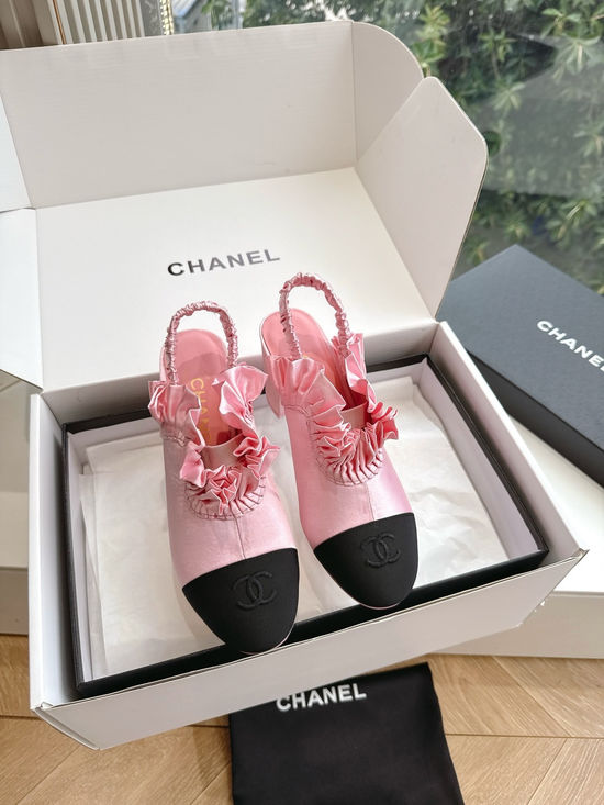 Chanel Comfortable Leather Slingback Flats For Daily Wear