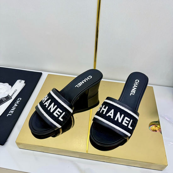 Chanel Quilted Leather Slides Soft Comfortable Casual Footwear