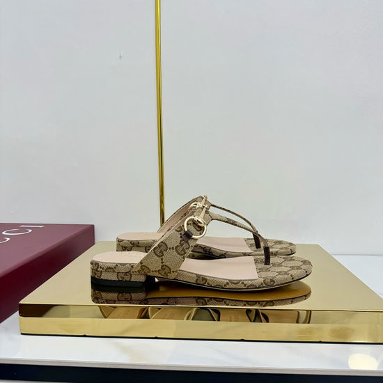 Gucci Classic Buckle Genuine Leather Flip Flop Sandals