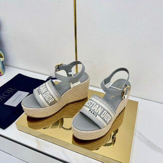 Christian Dior Minimalist Comfortable Platform Sandals With Quality Details