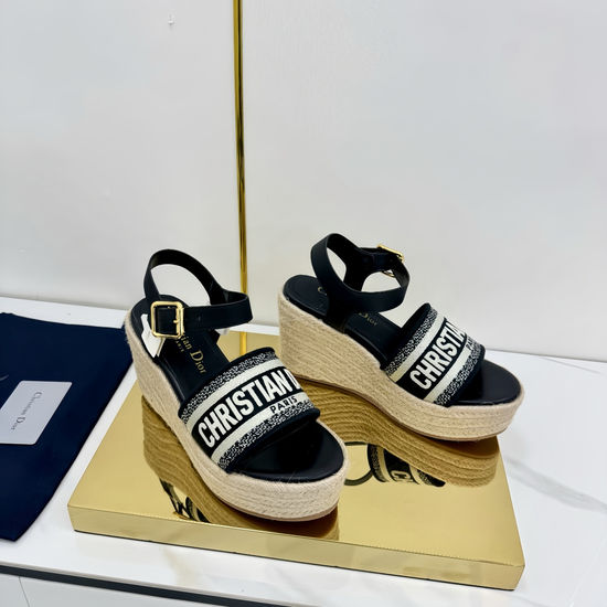 Christian Dior Minimalist Comfortable Platform Sandals With Quality Details