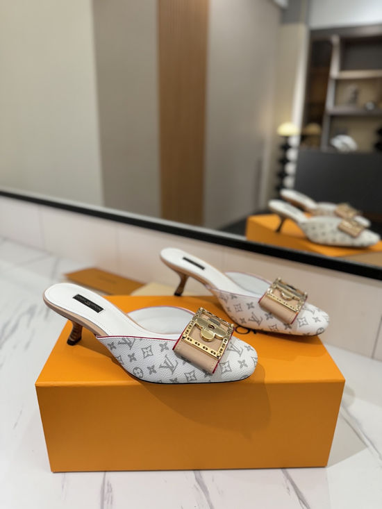 Louis Vuitton Classic Sandals Elegant Design Premium Materials Comfortable Fit