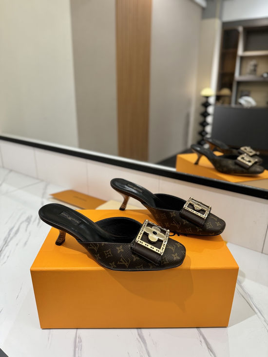 Louis Vuitton Classic Sandals Elegant Design Premium Materials Comfortable Fit