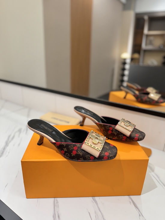 Louis Vuitton Classic Sandals Elegant Design Premium Materials Comfortable Fit