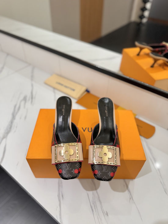 Louis Vuitton Classic Sandals Elegant Design Premium Materials Comfortable Fit
