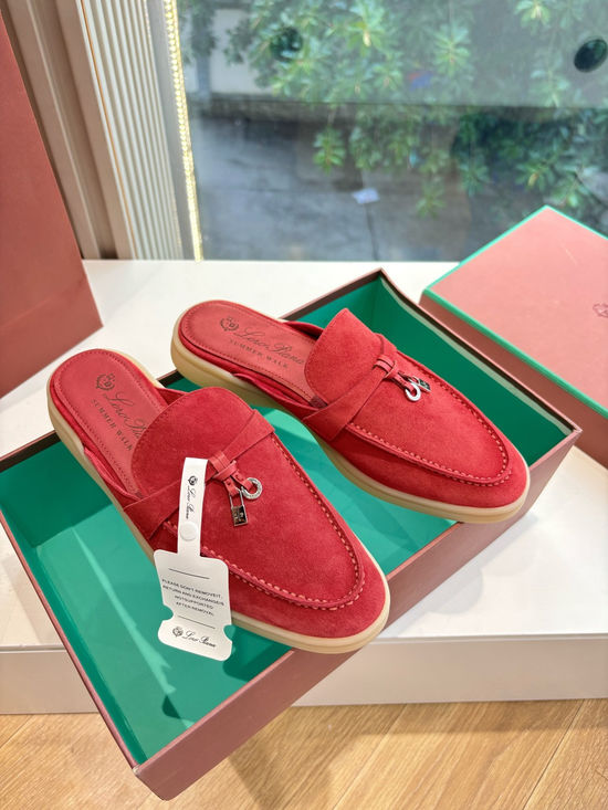 Loro Piana Classic Smooth Leather Loafers Elegant Comfortable Footwear