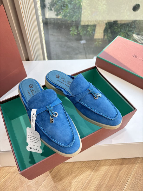 Loro Piana Classic Smooth Leather Loafers Elegant Comfortable Footwear