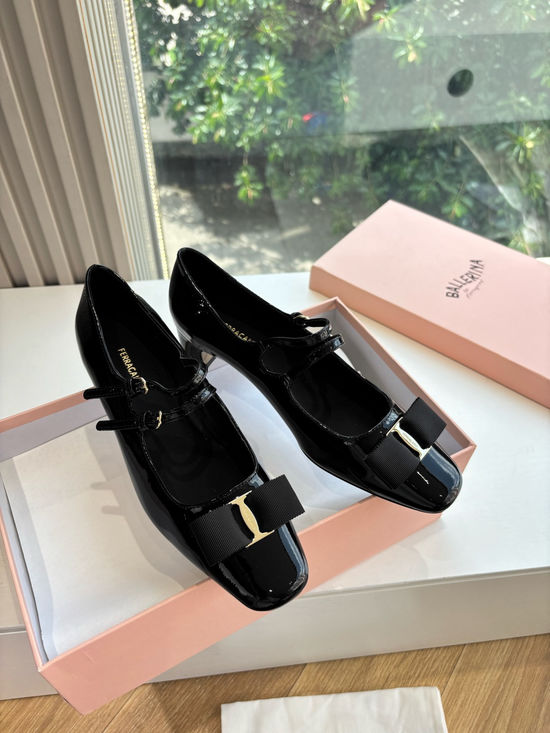 Ferragamo Patent Leather Bow Flat Loafers Soft Lined Daily Wear Shoes