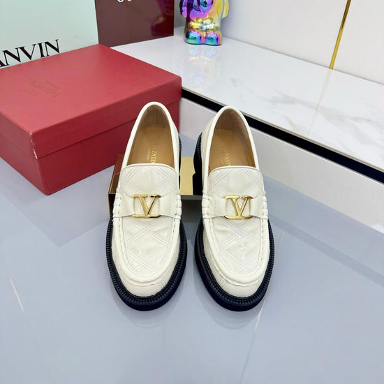 Valentino Elegant Metal Element Flats with Exquisite Rivet Accents